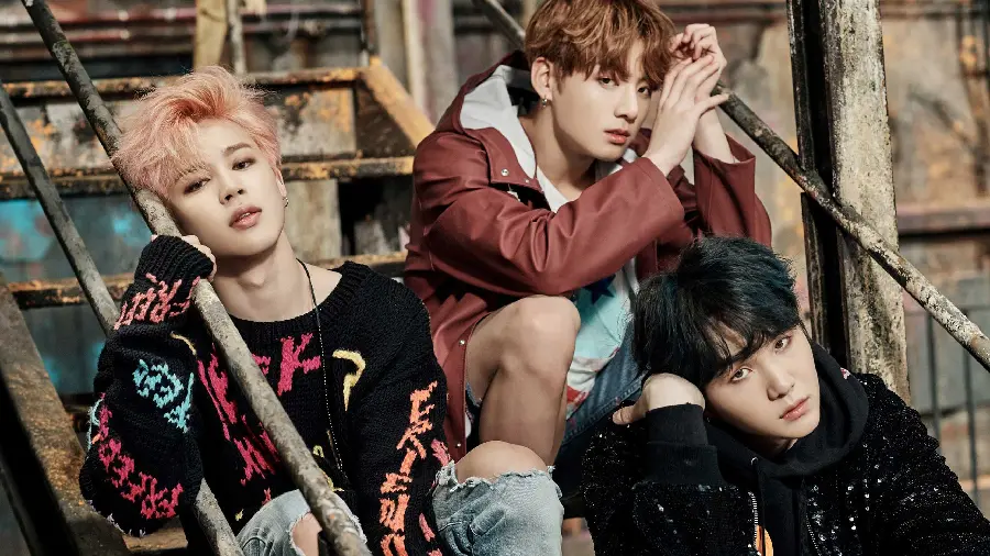 عکس از بی تی اس BTS با استایل های خفن برای مانیتور
