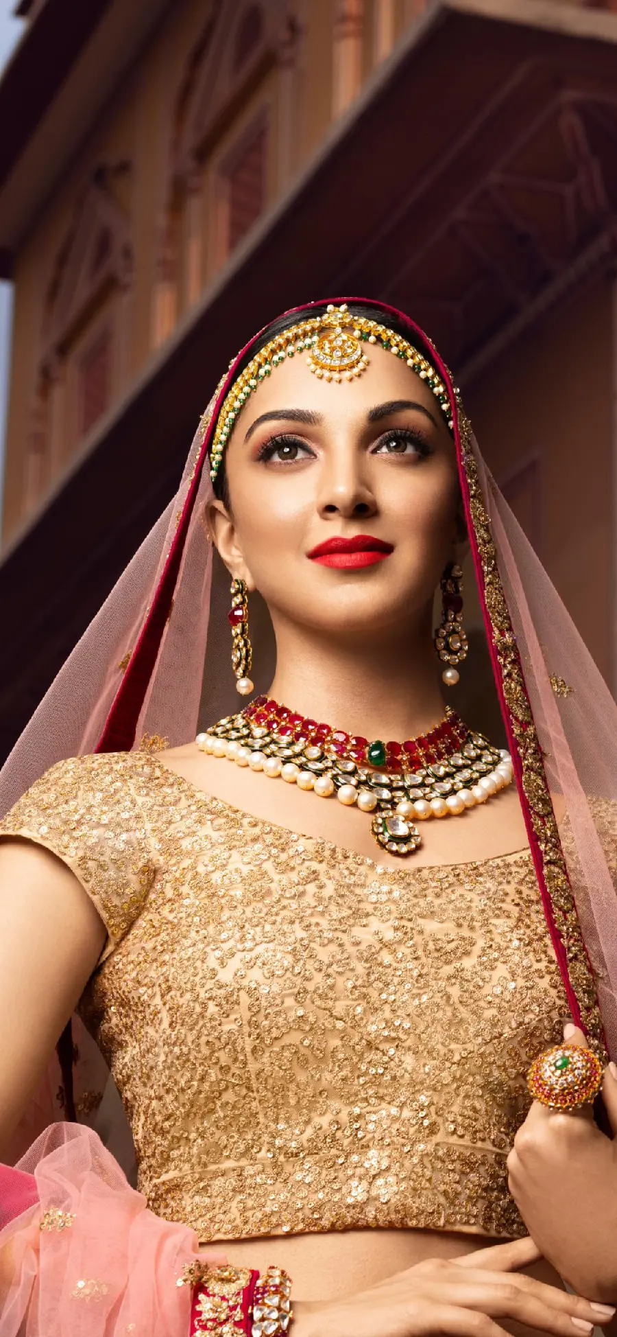 تصویر کیارا آدوانی Kiara Advani هنرپیشه اهل هند با کیفیت HD 