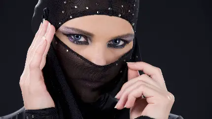 استوک با کیفیت برای پروفایل با طرح دختر با نقاب سیاه و جذاب