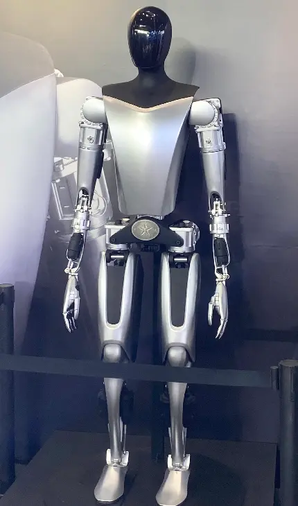 عکس ربات‌ اپتیموس تسلا رباتی انسان‌نما در آینده
