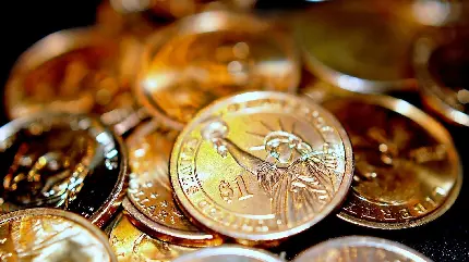 تصویر پس زمینه شیک و جذاب از سکه دلاری طلایی رنگ آمریکا