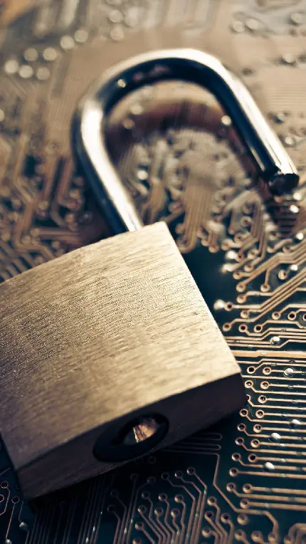 دانلود والپیپر آیفون امنیتی از قفل طلایی بزرگ روی صفحه مدار