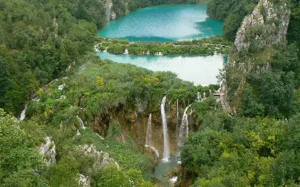 عکس از منظره زیبای پارک ملی دریاچه‌ های پلیتویک در کرواسی