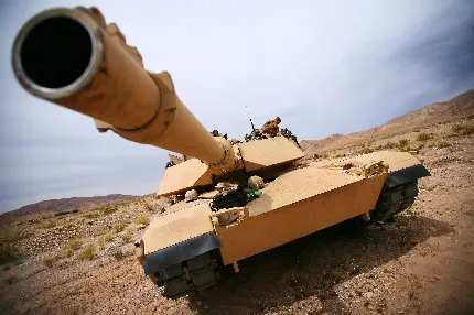 تصویر پس زمینه با کیفیت 4k از تانک بزرگ و خطرناک جنگی