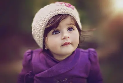 عکس پروفایل زیبا و دوست داشتنی دختر بچه با کلاه سفید