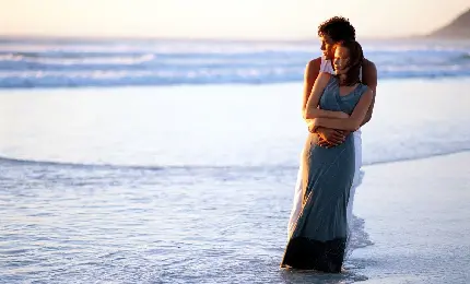 گالری عکس عاشقانه دونفره کنار ساحل و دریا برای زوج های عاشق