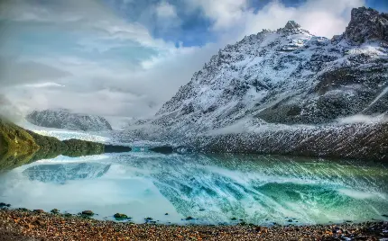 تصویر باورنکردنی دریاچه پر آب کوهستان مرتفع یخی و برفی 