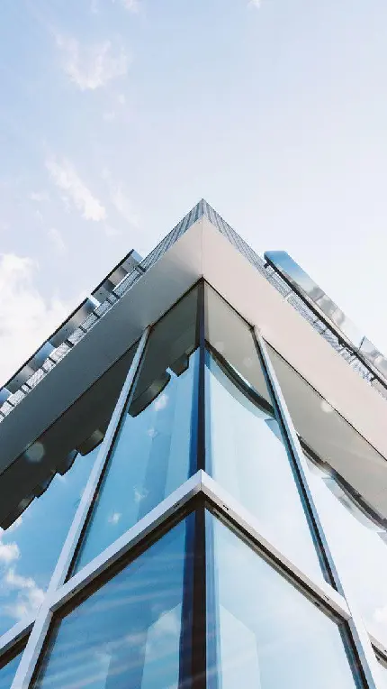 والپیپر ساختمان شیشه ای با معماری مدرن برای گوشی آیفون