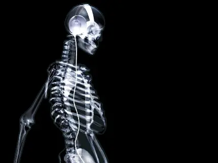 تصویر متفاوت رادیولوژی حالت بدن هنگام گوش دادن به موزیک