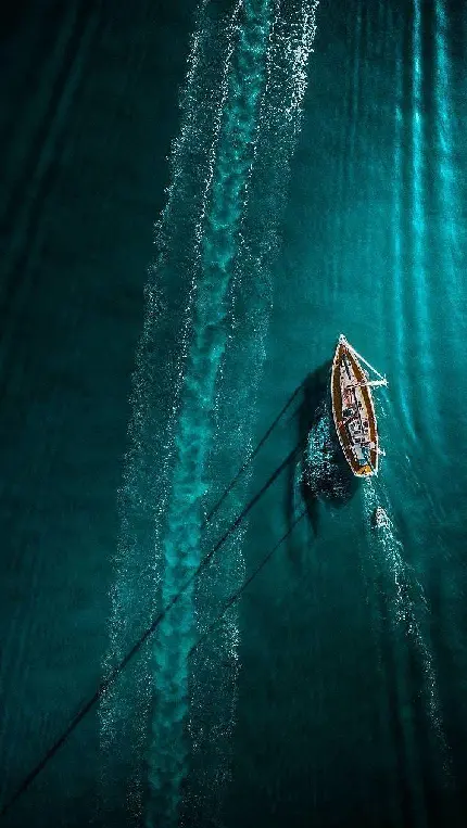 عکاسی قایق رانی از نمای بالا جهت ایده برای عکاسی مدل جدید