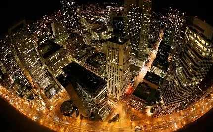 والپیپر با جالب ترین زاویه عکاسی از شهر غرق در نورهای ساختمان ها در آسمان شب
