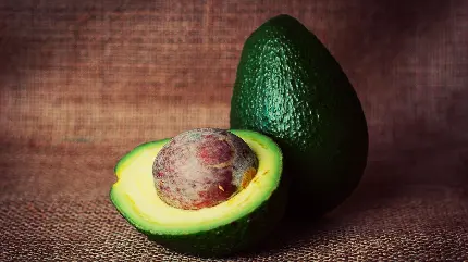 میوه آووکادو Avocado درخت و میوه‌ای است در مناطق گرمسیری