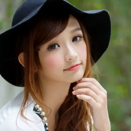 عکس پروفایل دختر کیوت ژاپنی با کلاه مشکی برای واتساپ