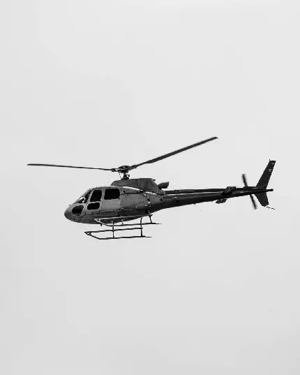 تصویر شیک ترین هلیکوپتر شخصی در حال پرواز 