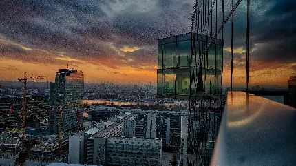 تصویر هوایی 8k از معماری یک آسمانخراش خفن 
