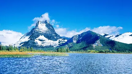 عکس دریاچه لوسرن پر آب در فصل پاییز در کوهستان های کانادا 