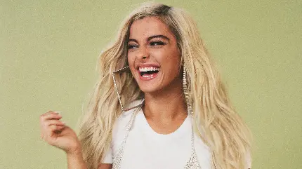 عکس خوشحال بی‌ بی رکسا Bebe Rexha در حال خندیدن مخصوص پروفایل 