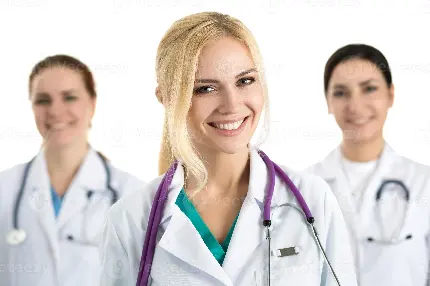 عکس گروه دکترهای حرفه ای خانم در بیمارستان 