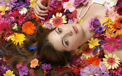 عکس پروفایل خیلی خوشگل دخترانه با زمینه گل های رنگی رنگی