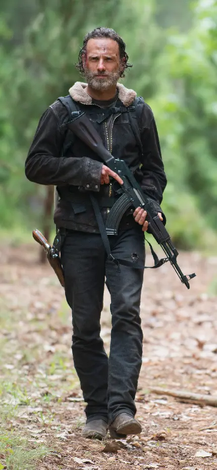 عکس ریک گرایمز در فصل پنجم سریال واکینگ دد Walking Dead با تفنگ 