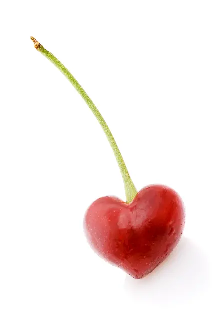 دانلود عکس استوک ولنتاین طرح گیلاس قلبی قرمز و ترش خوشمزه 