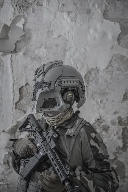 تصویر استوک تکاور نظامی با لباس و کلاه مخصوص