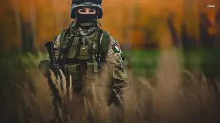 عکس خیلی خوشگل از سرباز زن میان علفزارها