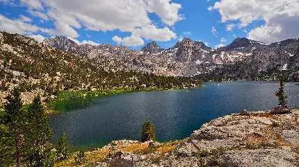 بهترین عکس زمینه جدید منظره طبیعی دریاچه میان کوهستان 5K