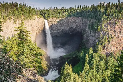 دانلود عکس پروفایل طبیعت کانادا از آبشار خفن هلمکن