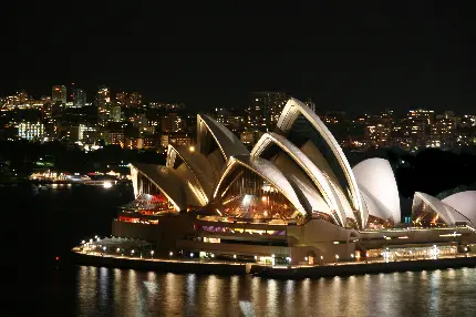 عکس بنا تاریخی خانه اپرای سیدنی در شب با کیفیت عالی