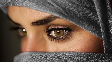 عکس پروفایل خوشگل و باحال از دختر با نقاب و چشمان خاص