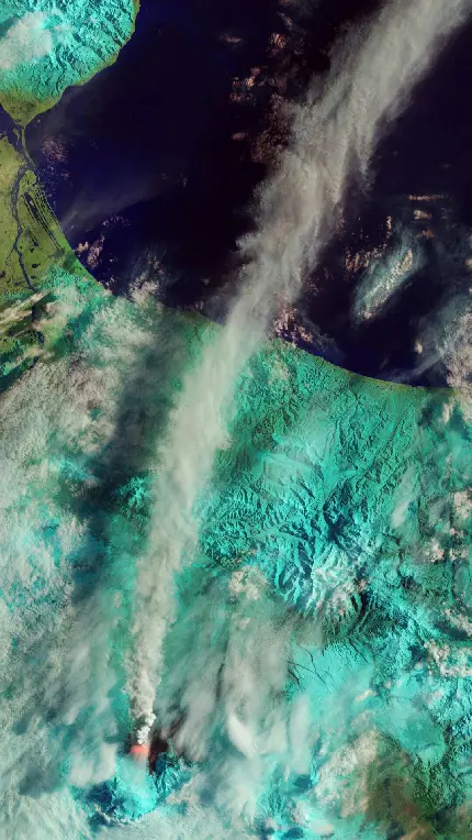 تصویر ماهواره ای از آتشفشانی در روسیه برای بکگراند گلکسی A15 سامسونگ