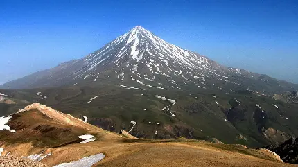 تصویر خوش کیفیت از قله ی با شکوه دماوند برای چاپ 1403