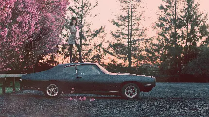 عکس جالب از لانا دل ری روی یک خودروی قدیمی پونتیاک