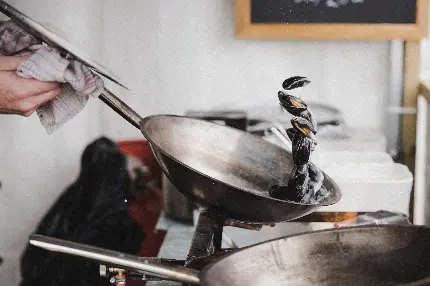 عکس هنری ظروف آشپزی با توزیع حرارت به طور یکنواخت