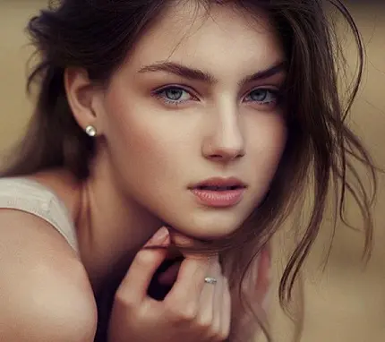 عکس زن در طبیعت شمال