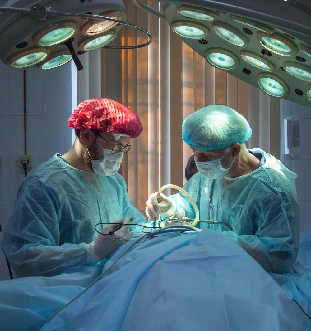 عکس استوک عمل جراحی در اتاق عمل با کیفیت بالا
