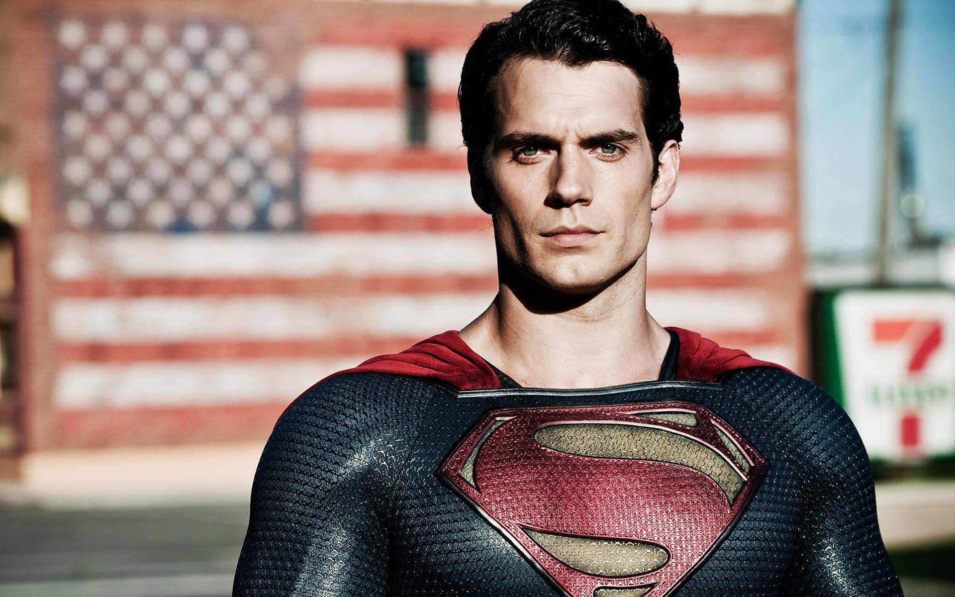 عکس از هنری کویل با لباس مشهور و معروف سوپرمن superman 