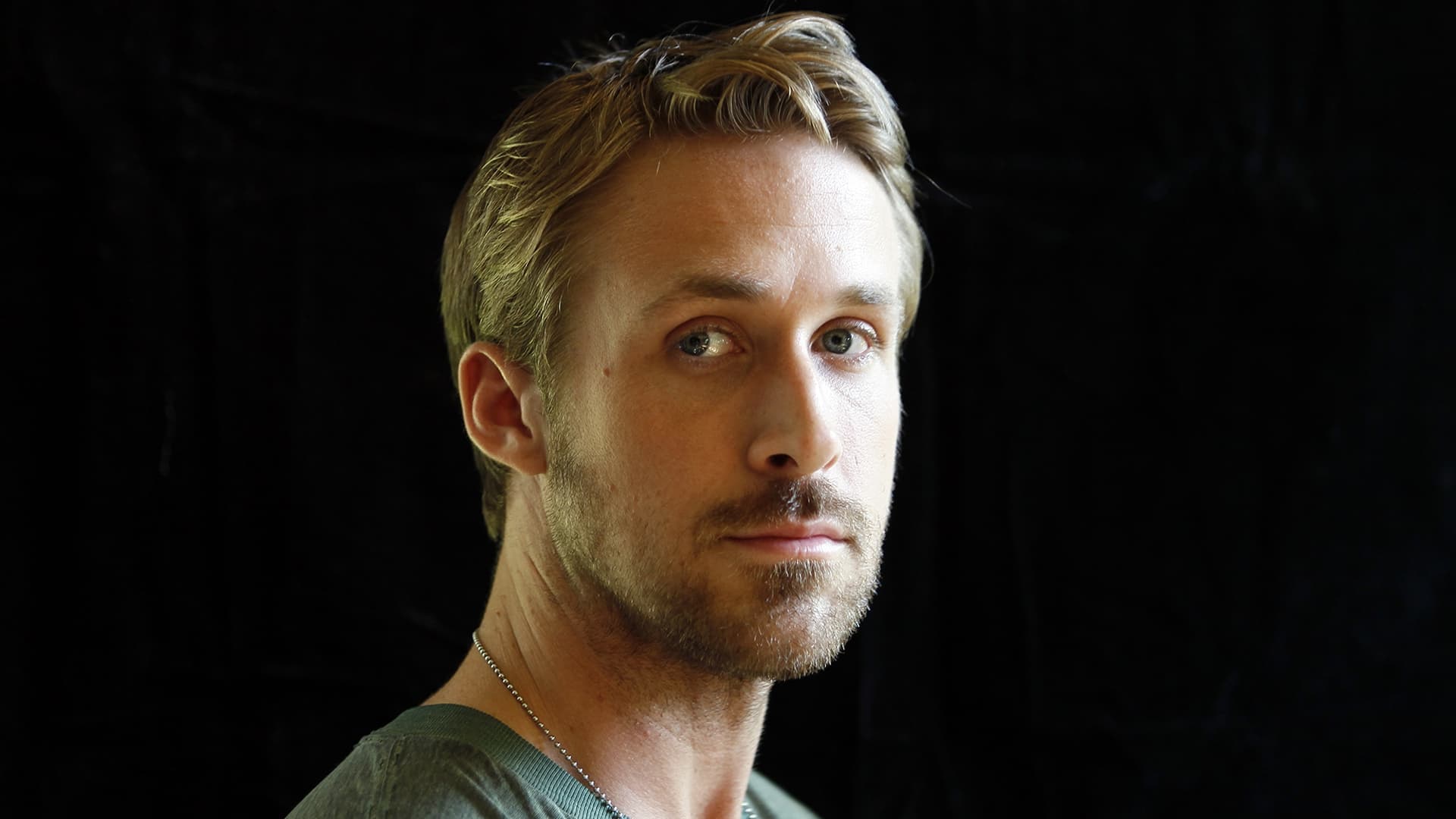 عکس پروفایل رایان گاسلینگ Ryan Gosling شخصیت اصلی سریال تلویزیونی نوازنده در آغوش خواب