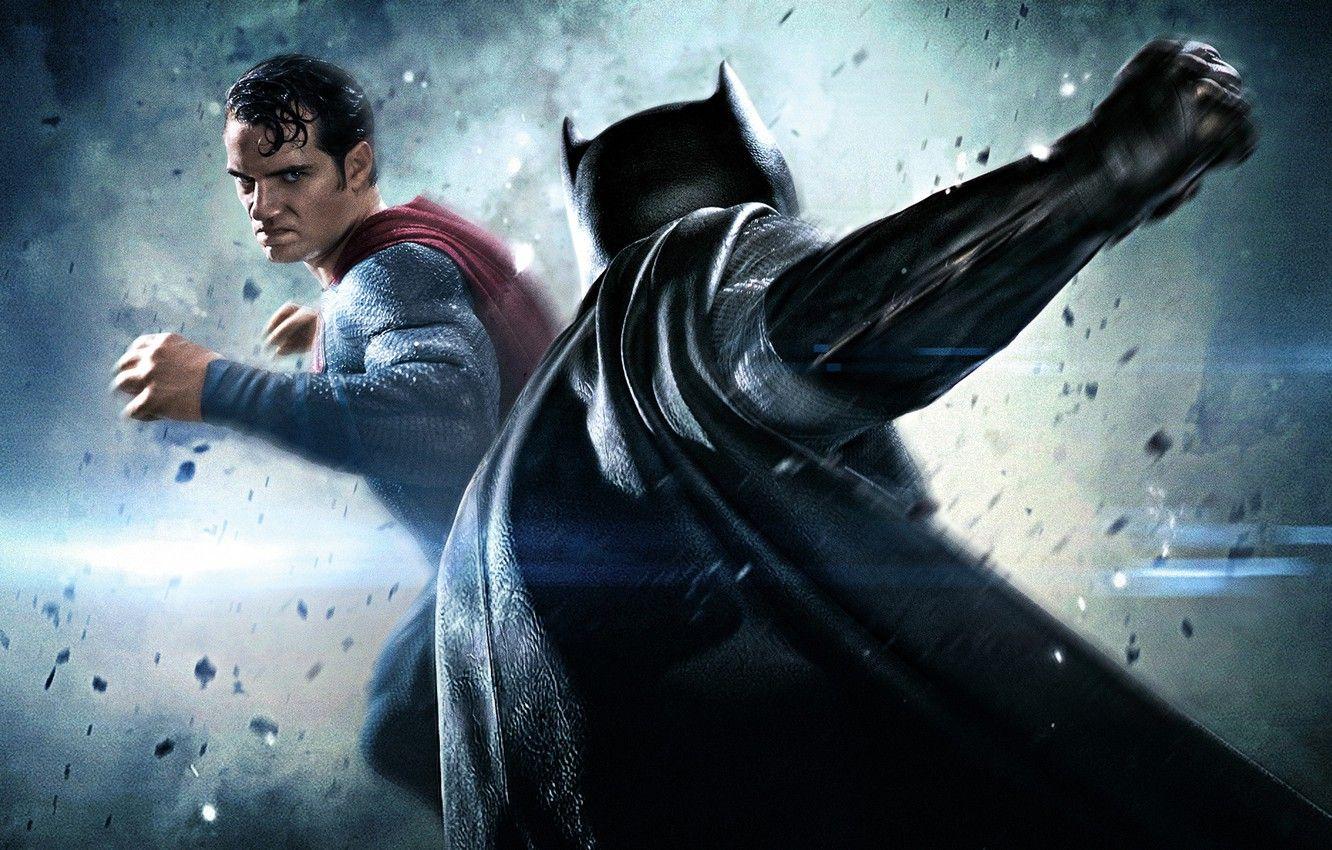 والپیپر هنری کویل با کاراکتر سوپرمن درحال مبارزه با بتمن