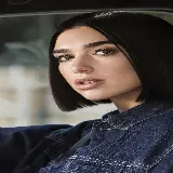 چاپ قاب موبایل و گوشی تصویر زمینه از دوآ لیپا با موی کوتاه مشکی با لینک مستقیم 