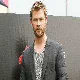 چاپ قاب موبایل و گوشی بک گراند کریس همسورث Chris Hemsworth بازیگر معروف هالیوود 