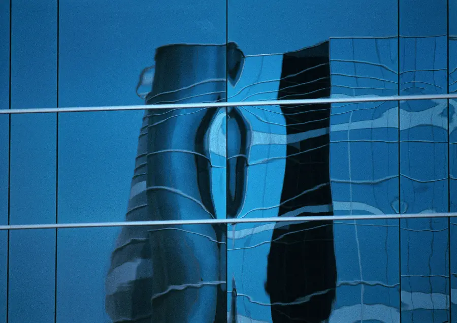 عکس نمای شیشه ای ساختمان تجاری