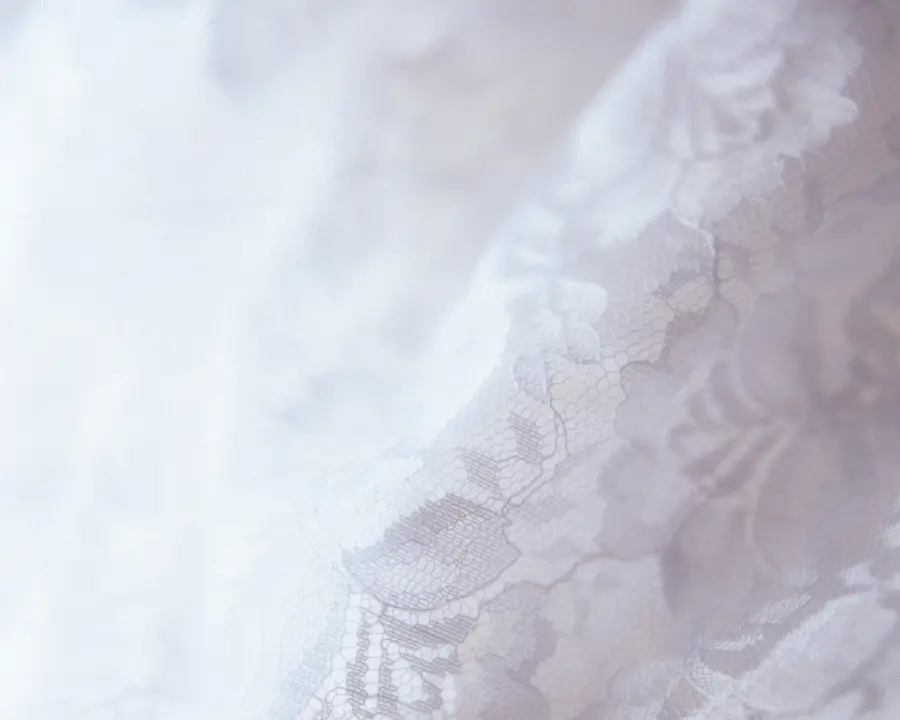عکس متریال پارچه گیپور سفید گلدار