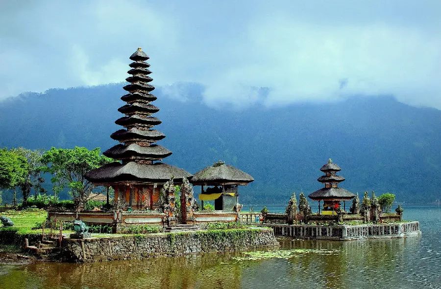 عکس معبد سنگی در بالی اندونزی