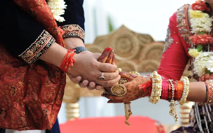 دانلود تصویر زمینه از دست های عروسی هندی با کیفیت hd