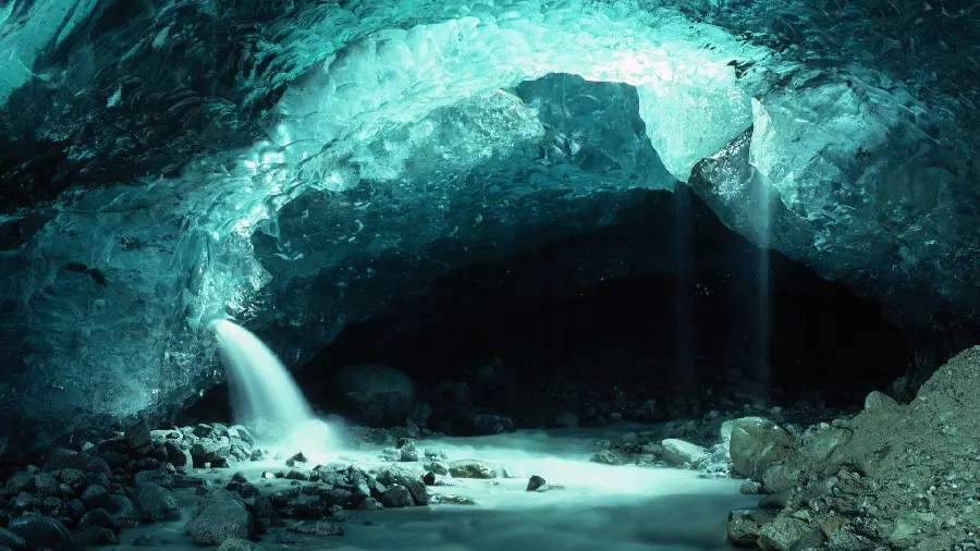 تصویر یخچال‌های طبیعی با کیفیت بالا صورت غار
