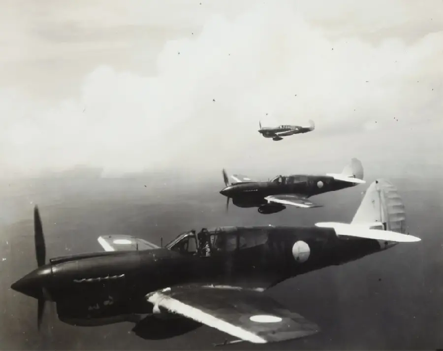 تصویر سیاه سفید از هواپیماهای جنگنده در جنگ جهانی دوم