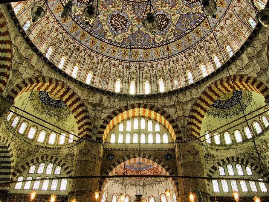 اشکال هندسی در گنبد و نقاشی‌های هندسی معماری اسلامی