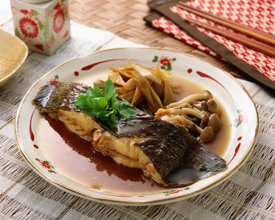 عکس غذای دریایی ماهی و سبزیجات در بشقاب